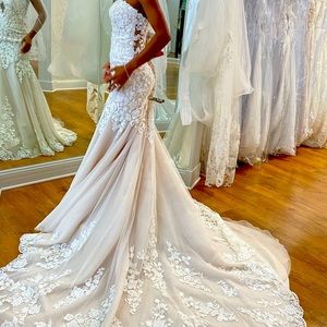 BRAND NEW***White/Cream Wedding Dress
